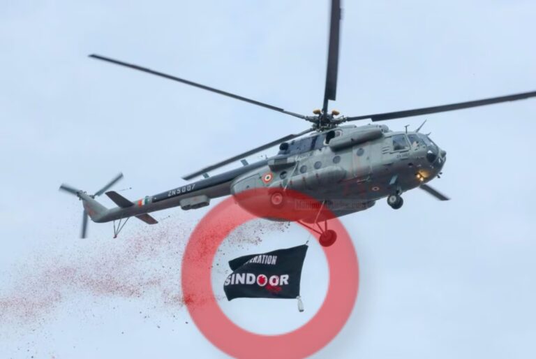 INDEPENDENCE DAY 2025: 2 MI-17 CHOPPERS CARRY OP SINDOOR BANNERS ABOVE RED FORT, SHOWER PETALS